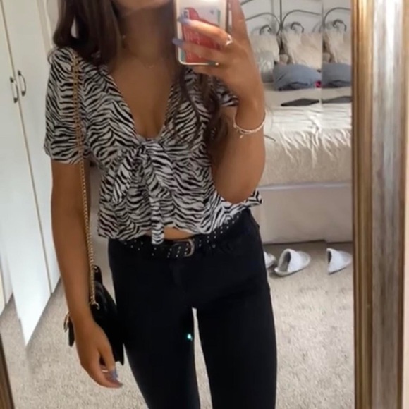 Pacsun Kendall & Kylie Zebra Print Tie front top - Picture 3 of 3